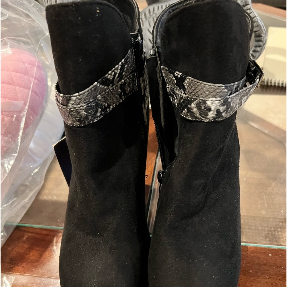 Women’s faux  booties